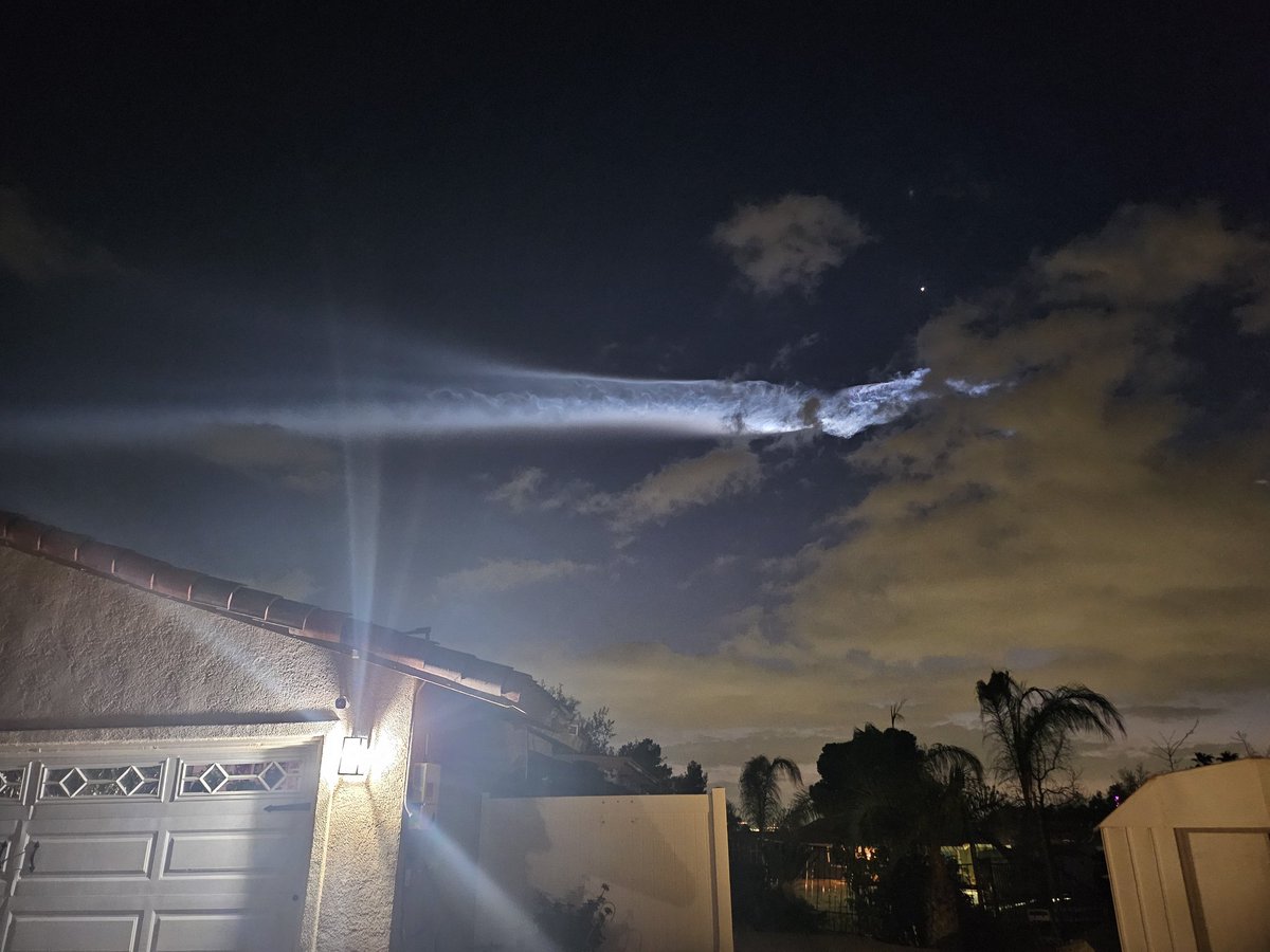 elvisclt's tweet image. What&apos;s the sky doing???