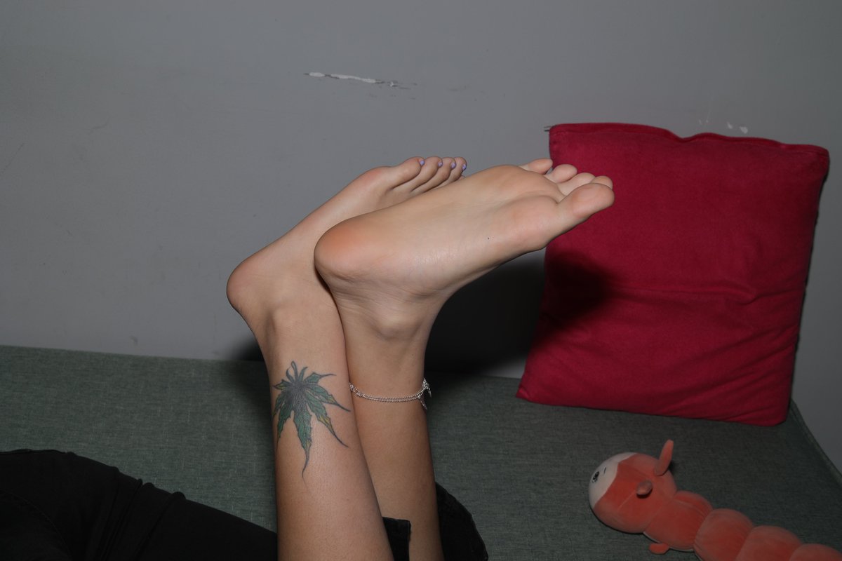 美足👣Lickable Feet tweet media