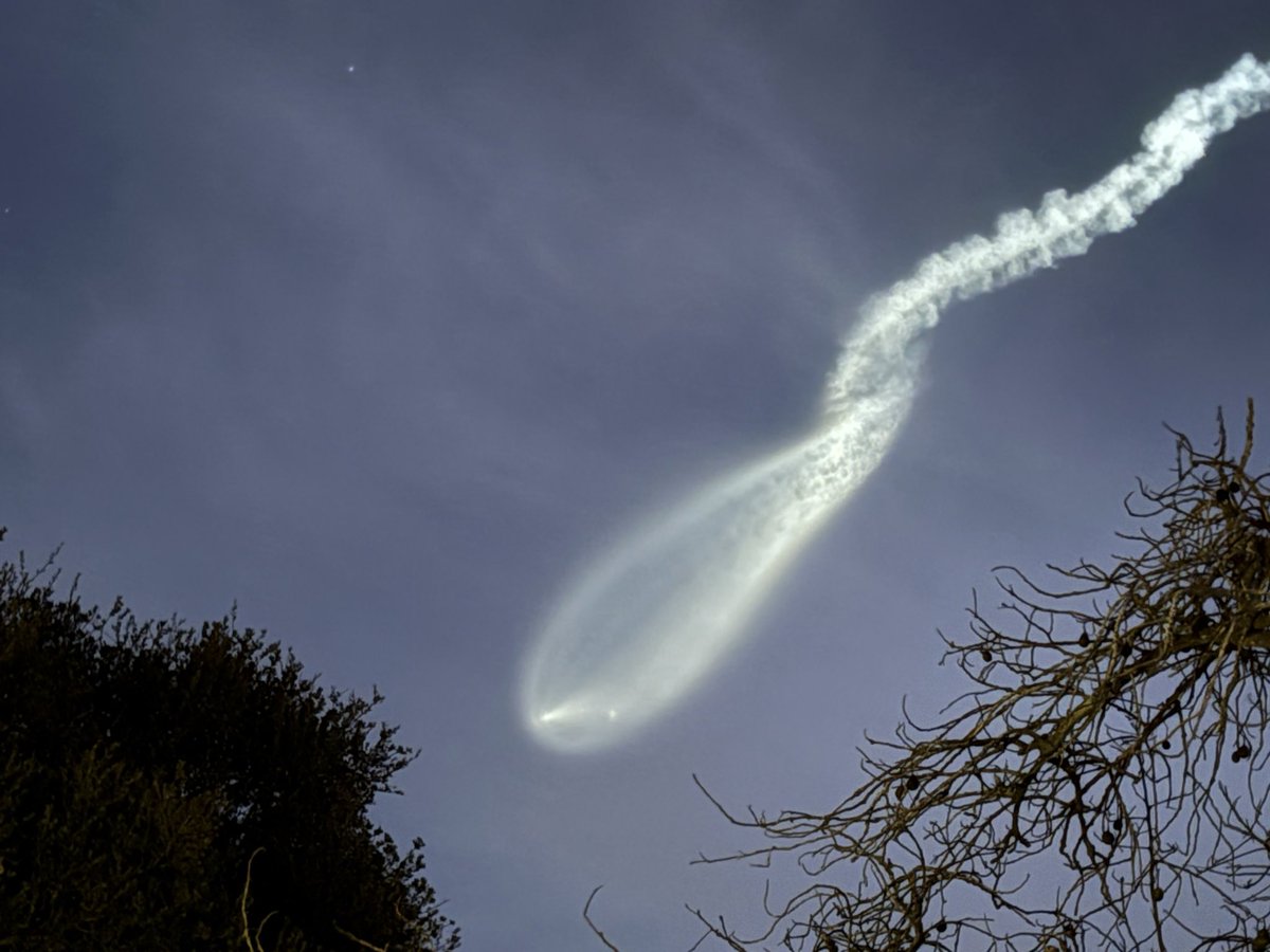 Kjaere's tweet photo. Pretty spectacular @SpaceX launch tonight ✨ 🚀 https://t.co/uNRJJsApDT