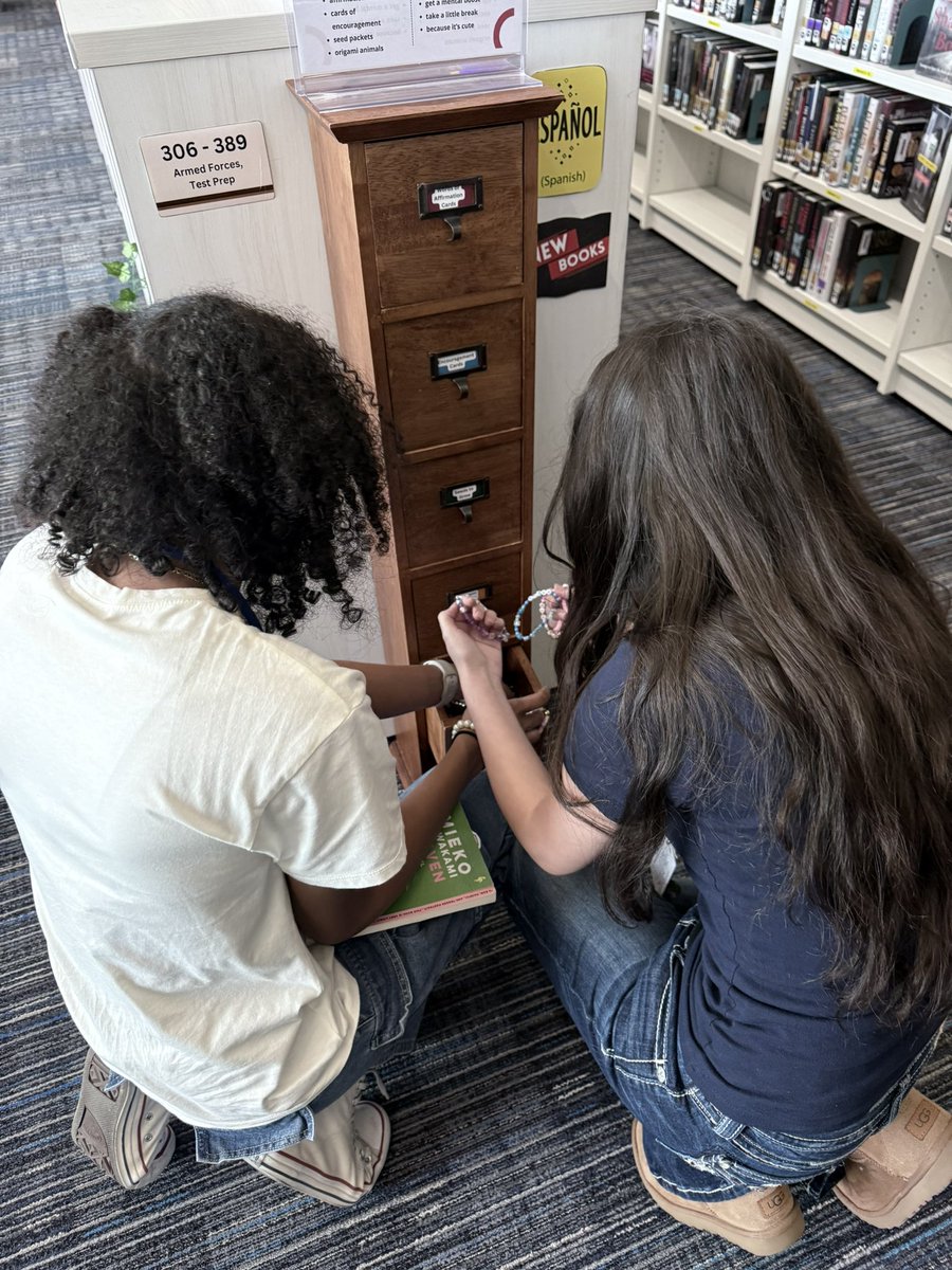 thegoodread's tweet image. Shhh…do you hear that?

It’s the sounds of:
🟢surprise coming soon 
🟢passive programming FTW
🟢putting together Teen LitBoxes 🔥 
🟢students researching 🩶
🟢happy Blind Date With a Book customers 
More pics on Instagram 

Busy 🐝 #library #librarylife #librarylove #highschool