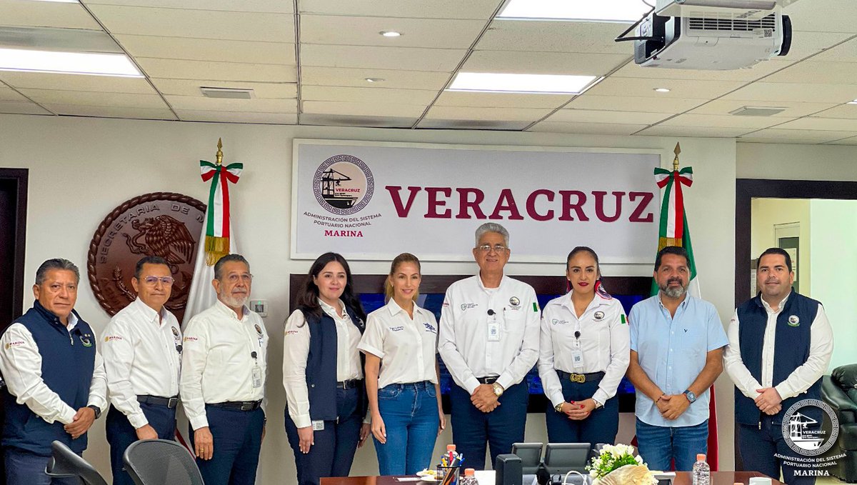 ASIPONAVER's tweet photo. #Enterate Como parte de nuestro compromiso con el desarrollo de cruceros en el puerto de Veracruz, #ASIPONAVer se reunió con la Lic. Paty Lobeira, Presidenta Municipal de Veracruz, para presentar este innovador proyecto. 🛳️ ⚓️ https://t.co/rTkGLdATnC