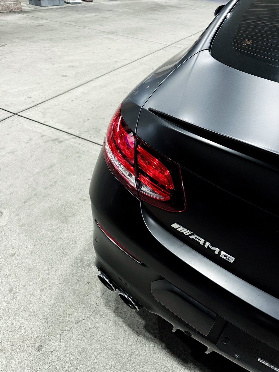 symetrical tweet media