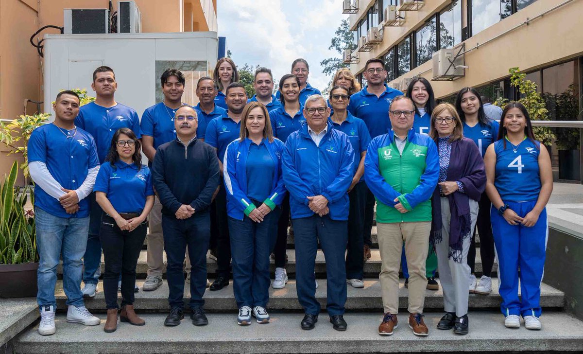 #LoLeíEnUniverso 
La Universidad Veracruzana realizó la entrega simbólica de uniformes a los 588 atletas que participarán en el Festival Deportivo Universitario 2025, del 21 al 26 de febrero. 
Detalles: bit.ly/3WV3YgM