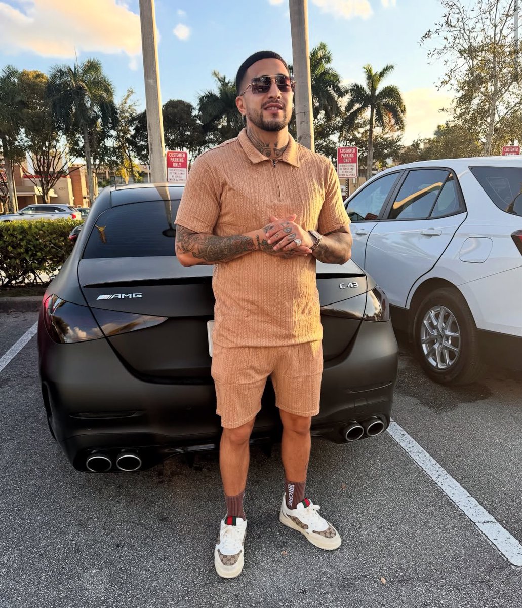 Todos mis hermanos activos este mes, música nueva pa los míos 💪🏽❤️