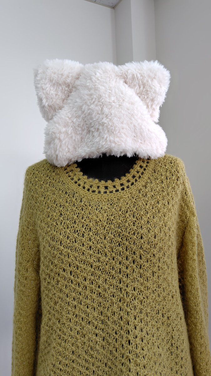 C8FyWFP3sIIoTKB's tweet image. 広瀬先生のお教室。ピンクのカーディガンは先生の作品、広瀬先生のアドバイスで猫耳帽子を作りました。ポイントは耳を深くつまむ事です。浅いと熊🐻になります。