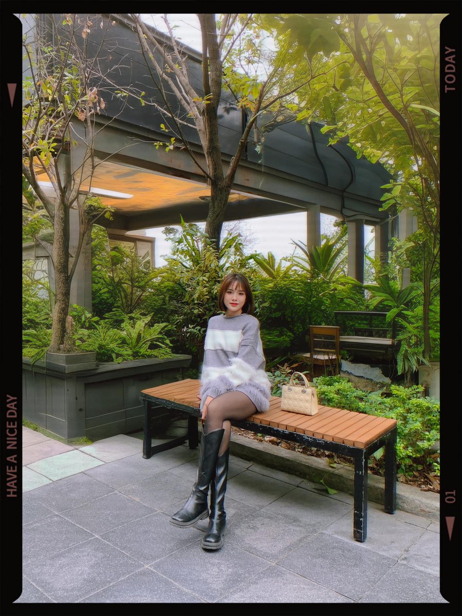 “Lúc mới mẻ,
dáng vẻ của ai cũng chân thành…”😝