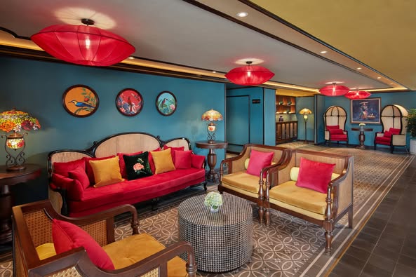 IndochinaSails's tweet photo. The essence of Indochina Sails lies in its handcrafted details. From the intricate lacquer paintings adorning the walls to the custom-designed furnishings, every element was carefully curated to exude grace and luxury. https://t.co/7bFb32zT4V