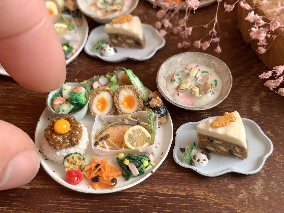mush_o2u8_'s tweet image. キーマカレーと鮭の包み焼き
デザートにキャロットケーキ🥕

#ミニチュア　#ミニチュアフード