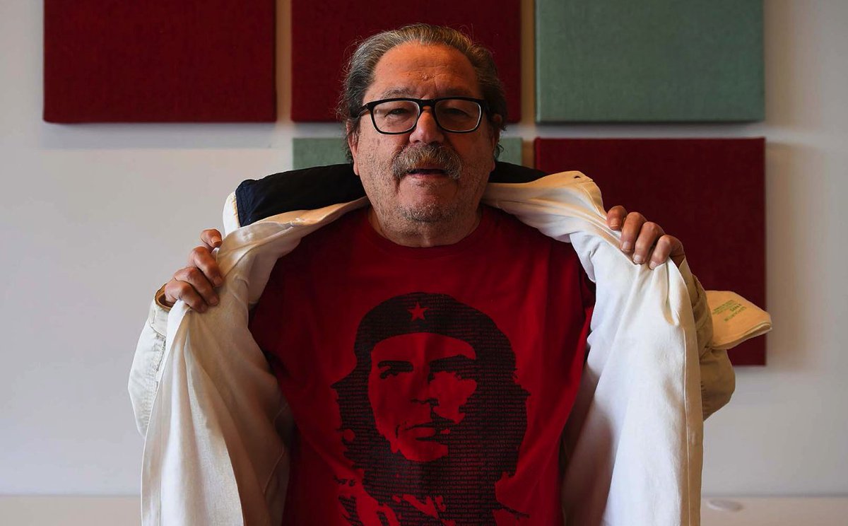 En "Largo Aliento", Paco Ignacio Taibo II llamó a "fusilar a los trumpistas" por traición a la Patria. 

Recuerden que este señor es un funcionario público, un funcionario público está llamando a fusilar mexicanos.