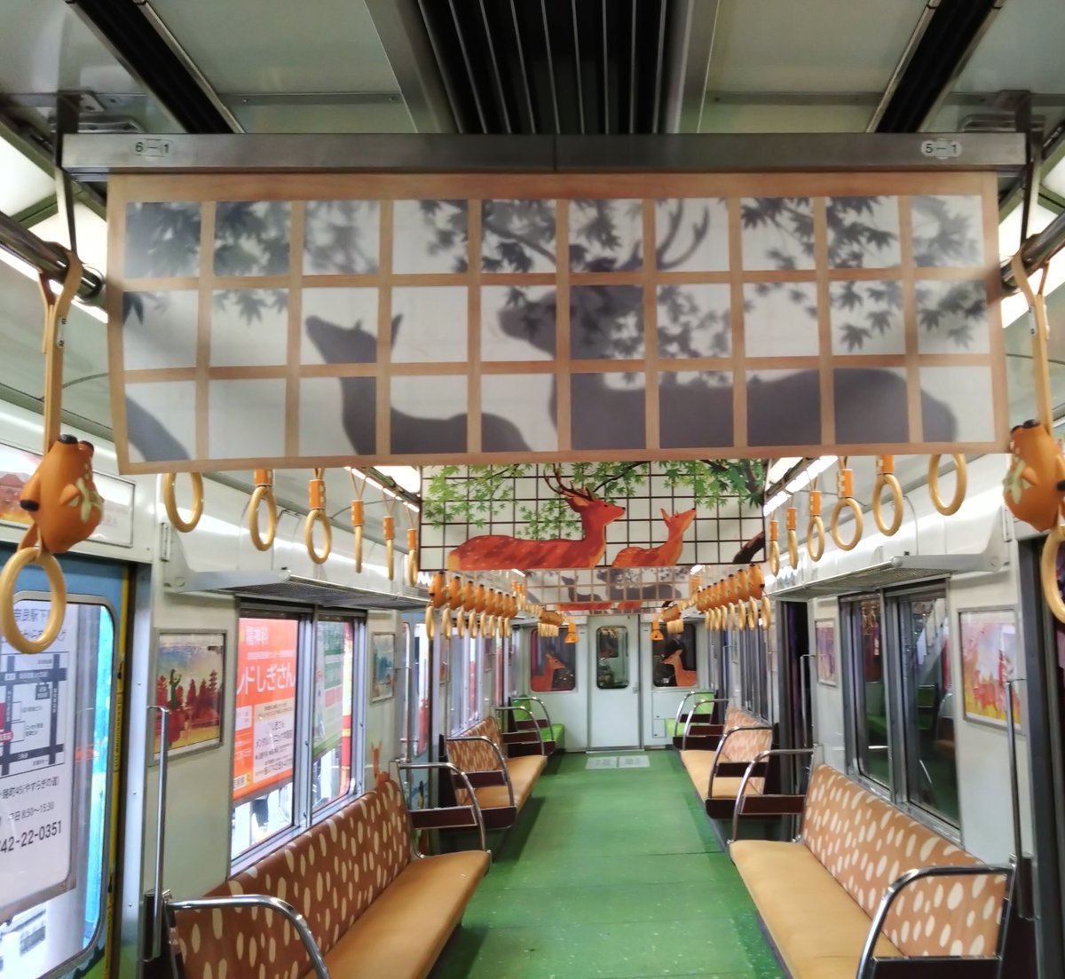 trans_american's tweet photo. 奈良公園に行く途中。ラッピングされた近鉄電車が、とても凝ってて、面白い https://t.co/aSPWtnQCdl