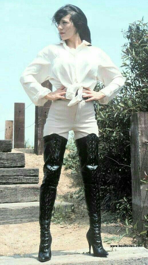 ForcedfemmeM's tweet photo. Such amazing Crotch-High #Boots - Mistress Danielle #90sFemdom https://t.co/JpN0W7lZFu