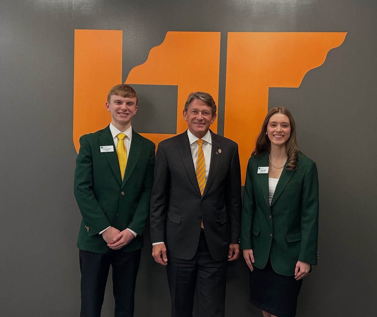 randyboyd's tweet photo. Of UT’s points of pride, nothing makes me prouder than our @4H’ers and the agents that support them. The Governor invited these two to come to the state of the state. I hope that’s a good omen for 4H! #EverywhereUT https://t.co/8P86dDQFTw