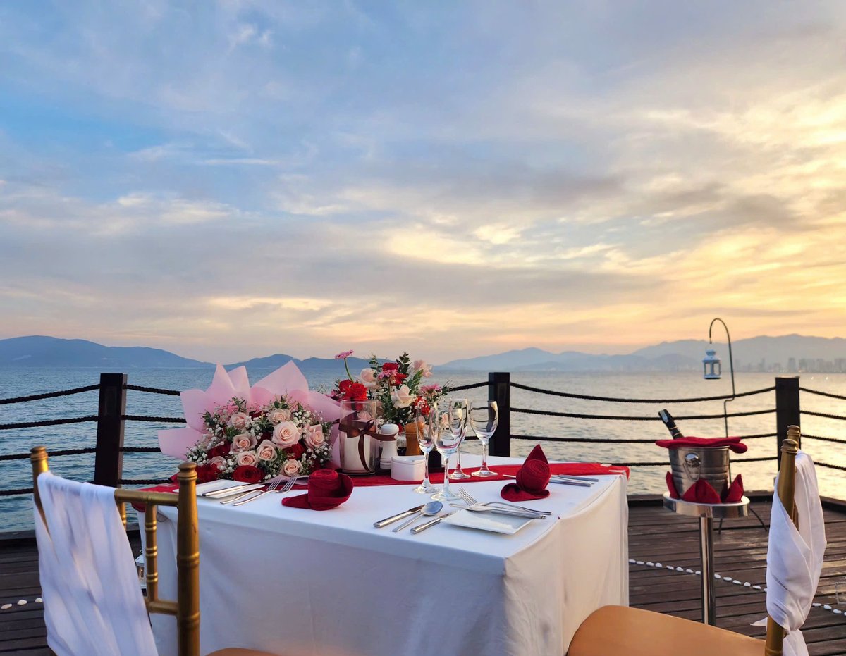 AMIANARESORT's tweet photo. 𝗖𝗮𝗻𝗱𝗹𝗲𝗹𝗶𝗴𝗵𝘁 𝗗𝗶𝗻𝗻𝗲𝗿 𝗮𝘁 𝗔𝗺𝗶𝗮𝗻𝗮 𝗥𝗲𝘀𝗼𝗿𝘁 𝗡𝗵𝗮 𝗧𝗿𝗮𝗻𝗴
✨ Special Offer: Get 10% OFF for bookings and payments made before 14/02/2025!
Book now to surprise your loved one with a romantic dinner via:
📞 +84 258 355 3333 
📧 Fbteam@amianaresort.com https://t.co/2WHUGvWYQc