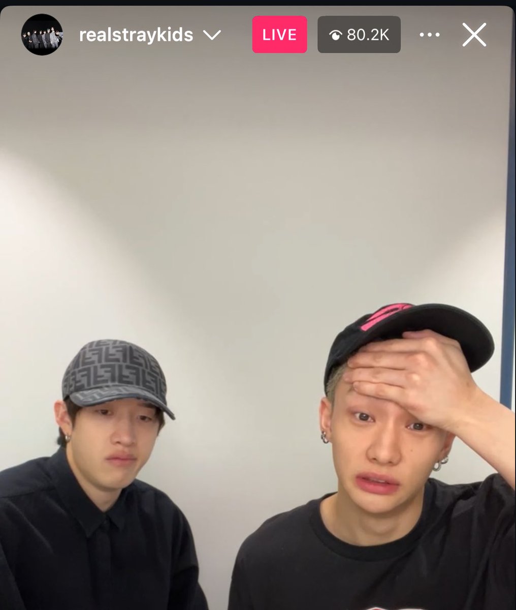 hyunellracha's tweet photo. why are they in Distress 😭 https://t.co/hwV6cAC312