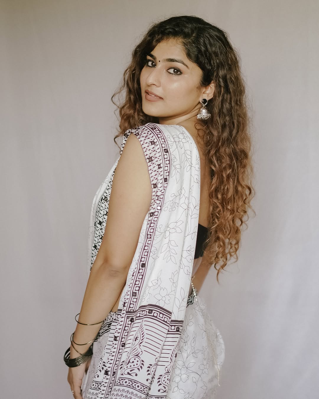 GjeeMbuXAAA_A_v?format=jpg&name=large