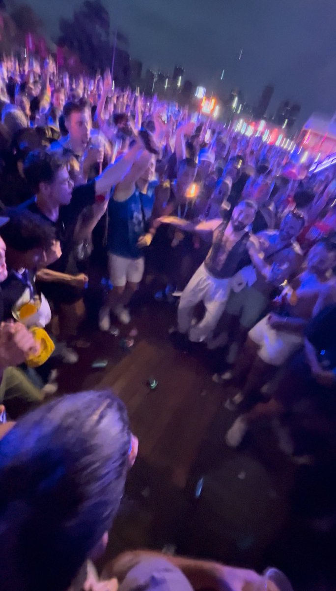 sathfeerr's tweet image. Participar da roda de Lose Ya Breath é uma delícia #EnsaiosDaAnitta