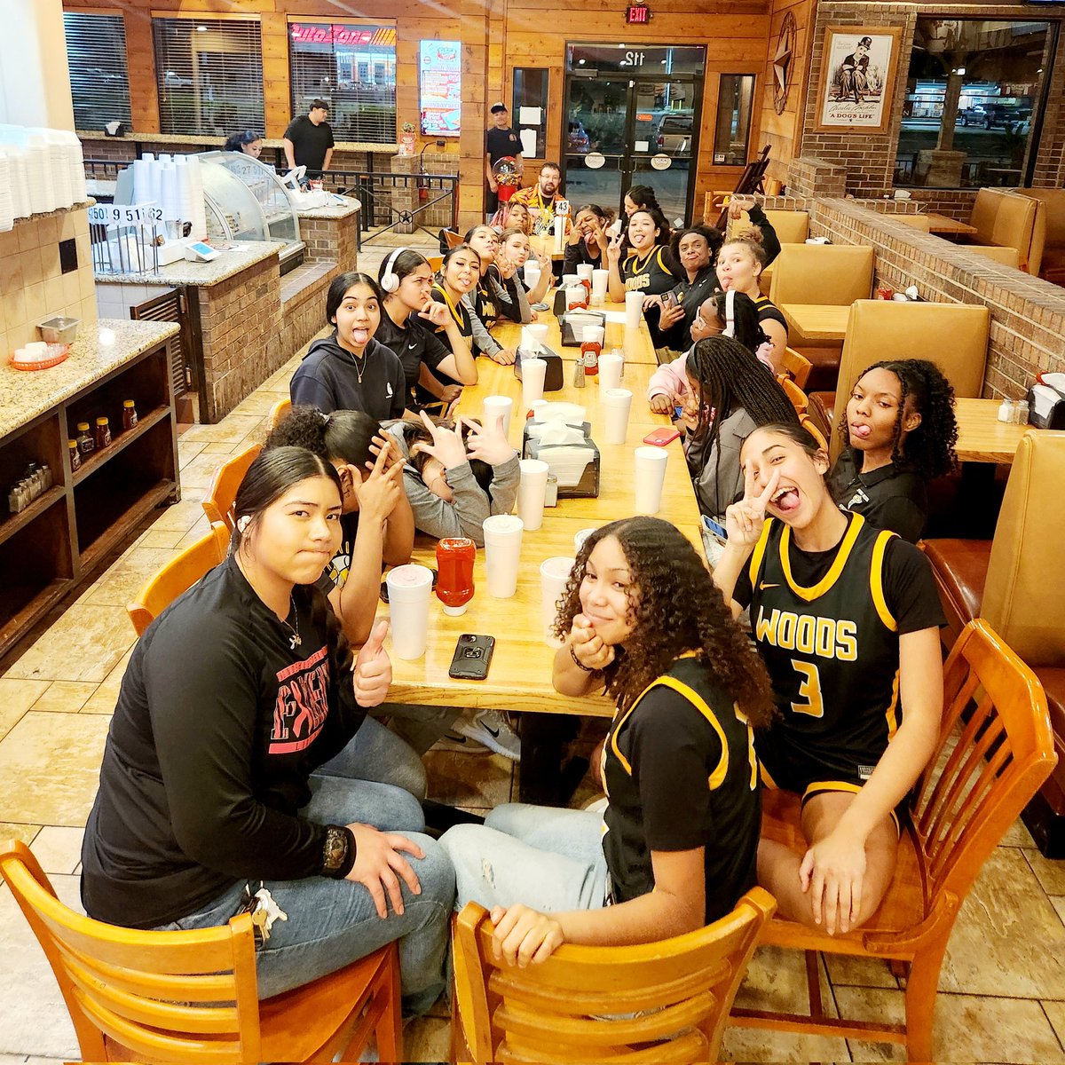What an EXCITING game! Lady Tigers are Bi-District Champs and got that win over Victoria East. Final score 64-55! Top scorers <a href="/itzzkayla13/">Makayla Oliver</a> 20pts <a href="/Anjalena_2026/">Anjalena Salazar</a> 14pts, Jasmine Liggins 14pts, <a href="/melodynowling25/">Melody Nowling</a> 8pts, <a href="/emelyzapata2025/">Emely Zapata</a> 5pts #WE 🖤🏀💛