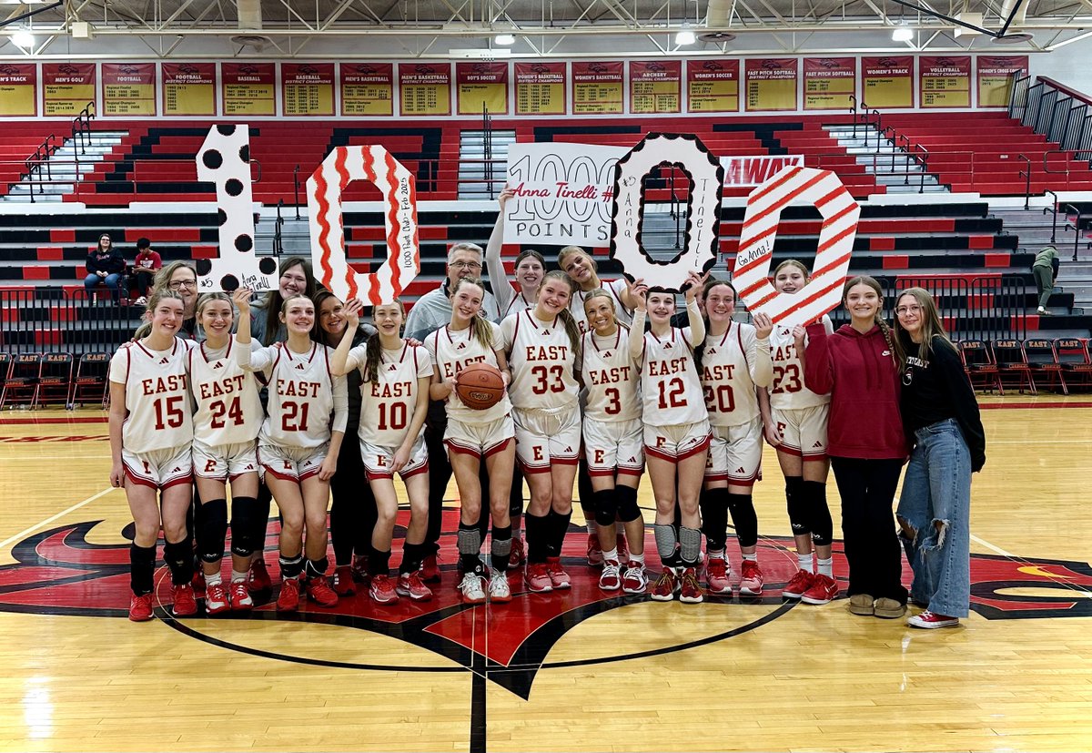 AnnaTinelli5's tweet photo. 1000 pts and a big win tonight!! Love my teammates, coaches and family ❤️ We’ve got a long season ahead of us still! @LadyChargersBE https://t.co/06z4oMTrtT