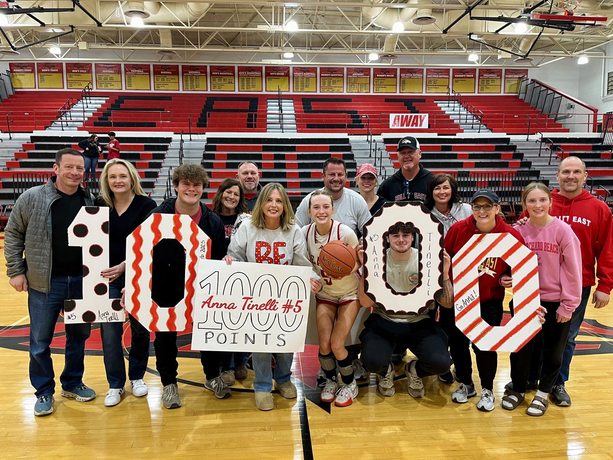 AnnaTinelli5's tweet photo. 1000 pts and a big win tonight!! Love my teammates, coaches and family ❤️ We’ve got a long season ahead of us still! @LadyChargersBE https://t.co/06z4oMTrtT