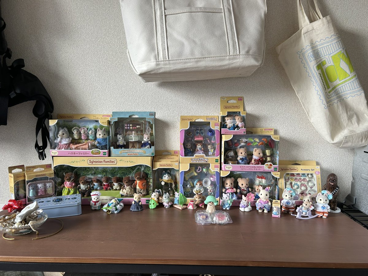 latte_0624's tweet photo. 妻コレクションが増えてきたのでスパイ入れてきた🪐 https://t.co/K8B15xN28f