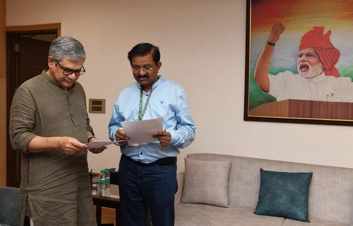 रेल्वेमंत्री मा श्री अश्विनी वैष्णव जी 
लातूर - गुलबर्गा रेल्वेमार्गाच्या सर्वेक्षणासाठी निधीची तरतूद करुनही ते काम प्रलंबित असून लातूर - औसा -  उमरगा - आळंद - गुलबर्गा रेल्वेमार्गाचे सर्वेक्षण लवकरात लवकर करण्यात यावे कामाला सुरूवात करावी
<a href="/AshwiniVaishnaw/">Ashwini Vaishnaw</a> <a href="/JoshiPralhad/">Pralhad Joshi</a> <a href="/VSOMANNA/">Somanna V</a>