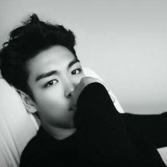 Delvey2k's tweet image. I feel that angry sex with Seunghyun must be something....