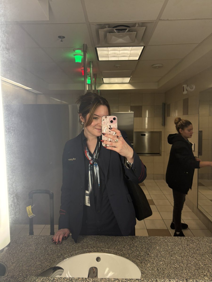 teihurst's tweet image. you’ve probably missed a lot.. so here’s a recap 🦋

- graduated (english B.A. , a semester early, debt free) 
- graduated (ground school, in flight training, wings)

lots of writing to come soon. missed y’all.