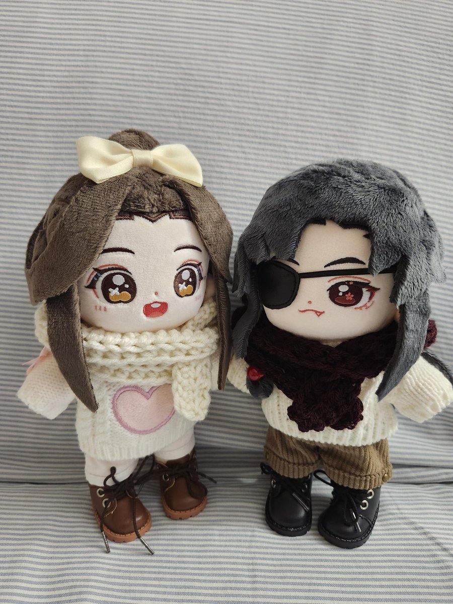 All bundled up for the cold! 🌨 (i crocheted the scarves 😊)
#HuaLian #TGCF #minidoll