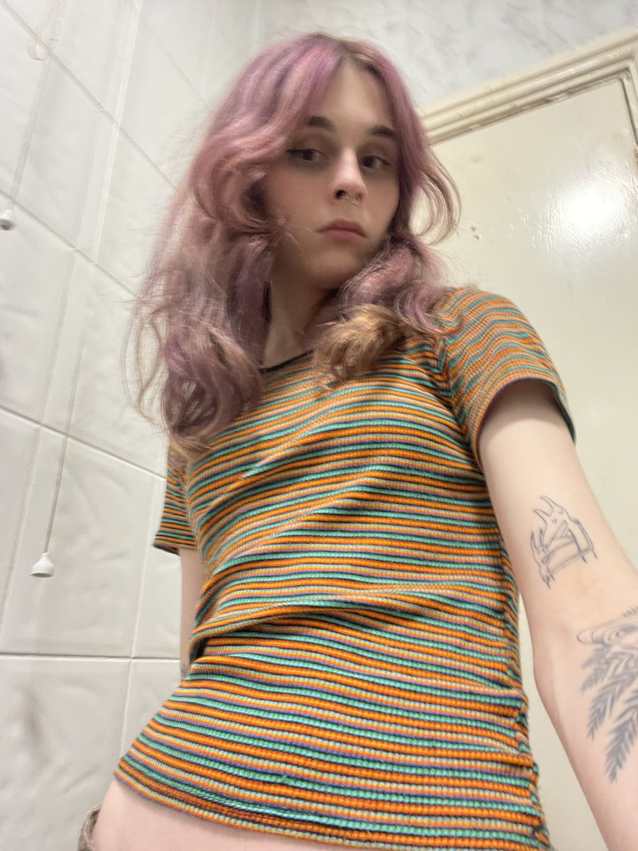 alyssa_gree's tweet photo. hairs purple now lol https://t.co/pqVa3GVid5