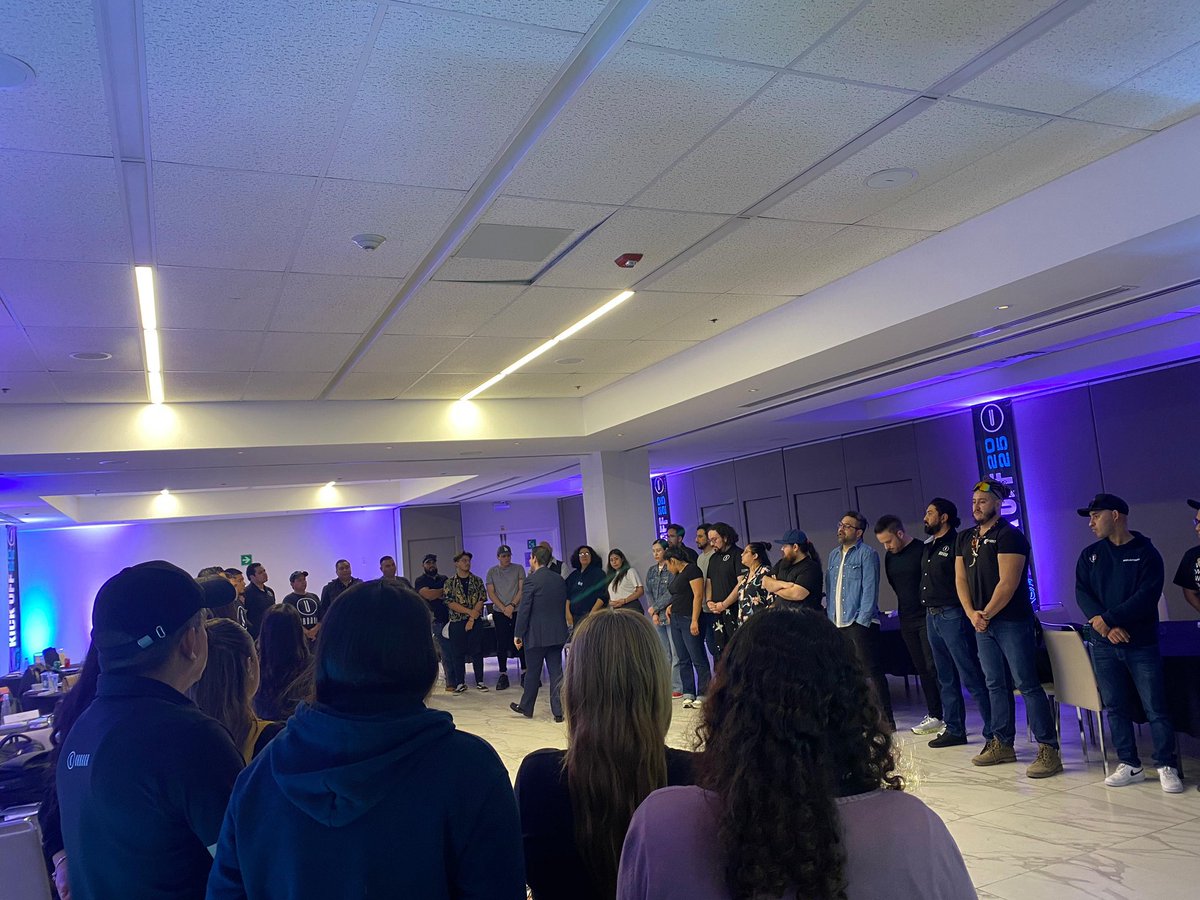 Siempre trabajar con empresas que van en constante crecimiento es un honor y una valiosa oportunidad. Feliz de haber estado en el kick off 2025 de URBANA dando sesión de team coaching a directores y conferencia a todo el equipo.  Nos vemos pronto