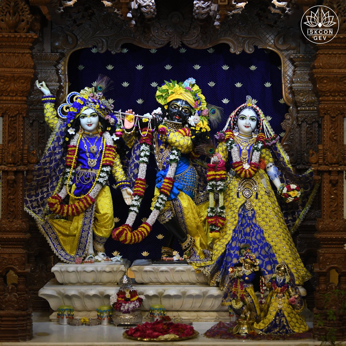 IskconGev's tweet photo. ✨ Daily Darshan – Sri Sri Radha Madan Mohan, Radha Vrindavan Bihari, Gaur Nitai & Giriraj Govardhan ✨
“Let your eyes feast on divine beauty and your heart be filled with devotion!”
📍 Govardhan Eco Village
#DailyDarshan #RadhaMadanMohan #RadhaVrindavanBihari #GaurNitai https://t.co/OkxkRWPreE