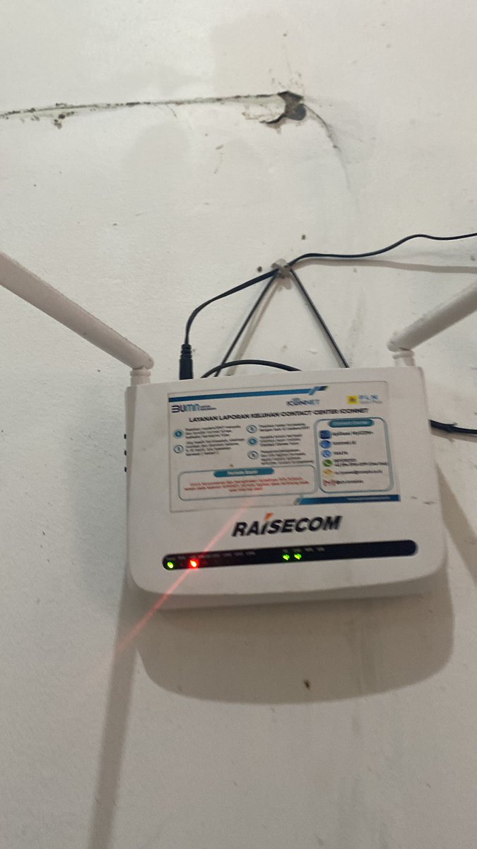 thashoyoo's tweet photo. Gmn rasanya makan duit haram selama 12 hari? Pembayaran masuk tp internet LOS, pengaduan hampir 2 minggu ga ada tanggapan bahkan teknisi lapangan tdk ada yg mampir ke lokasi @Iconnet_id @pln_123 Tolong dtg secepatnya, jemput ini modemnya! sehat" deh kalian, dunia hanya sementara. https://t.co/JrU5sbz4dd