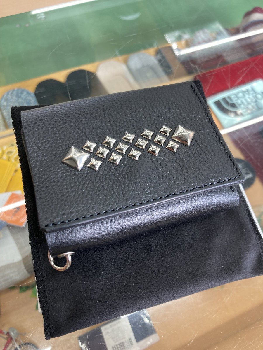 AmeproBaybrook's tweet photo. CALEEよりミニウォレット、収納もしっかりとあり、使い込むほどシボ革の経年変化を楽しめる1点です(」・ω・)
#baybrook #amepro #fashion #kumamoto #calee #tokyo #ベイブルック #アメプロ #ファッション #熊本 #キャリー #東京 https://t.co/JnUE9LIjjp