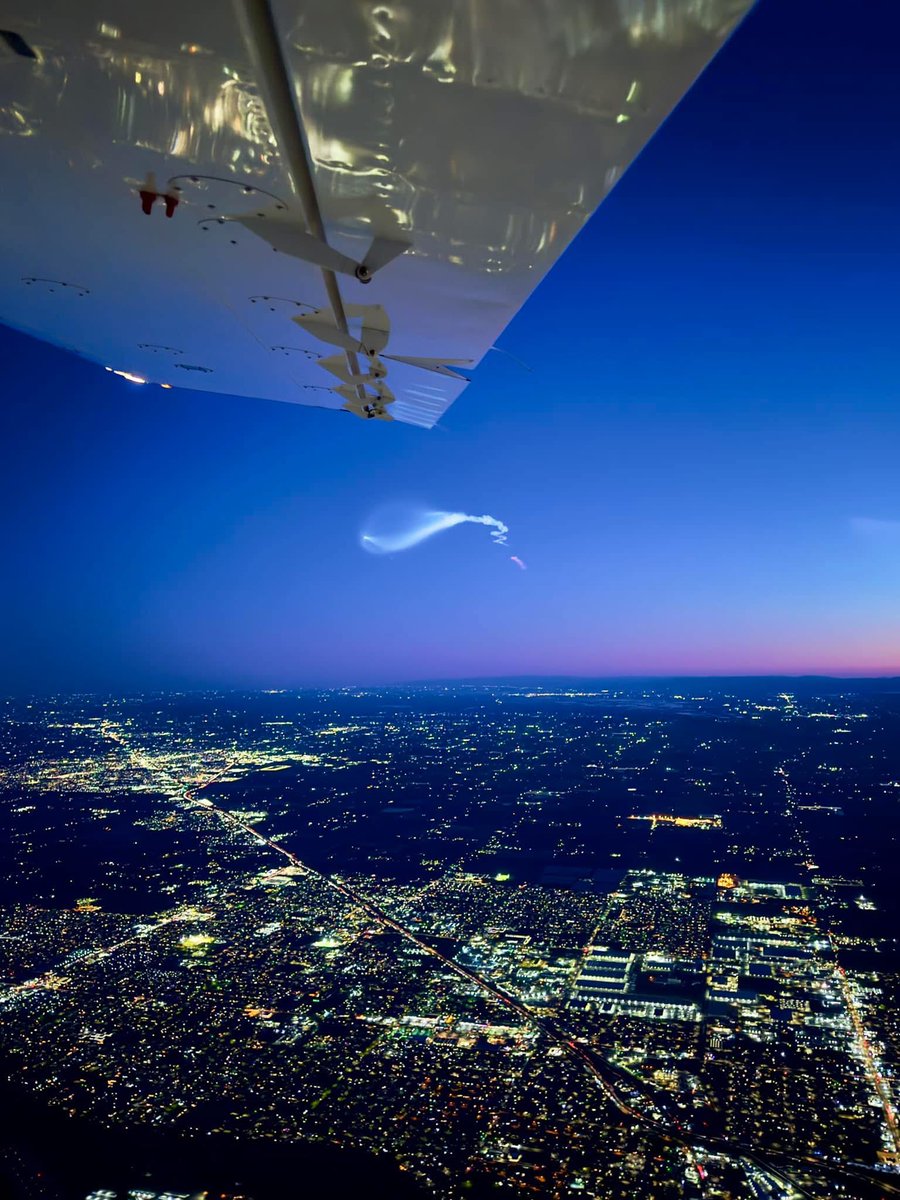 209TimesCA's tweet image. Best seat in the house! Sky 1 captured the SpaceX Falcon 9 as it soared into the sky from Vandenberg Space Force Base, carrying 23 Starlink satellites into low-Earth orbit. #RocketLaunch #Sky1 #Modesto
