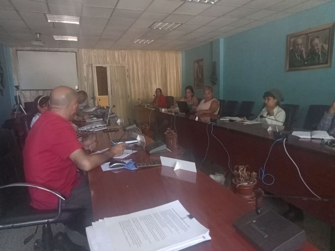 Se desarrolla Consejo de Dirección para temas académicos donde se abordan puntos  como Estrategia de Formación Doctoral, Cumplimiento del Internado Vertical y del plan de formación de  especialistas .
<a href="/granma_ucm/">UCM Granma</a> 
<a href="/fcmbg2192623/">FCMB Comunicador</a> 
<a href="/YanetsyTerry/">Yanetsy Terry Gutiérrez</a> 
<a href="/YudelkisOrtizB/">Yudelkis Ortiz Barceló</a> 
<a href="/japortalmiranda/">José Angel Portal Miranda</a>