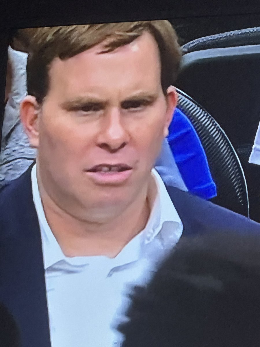 MavsFilmRoom's tweet image. Idiot