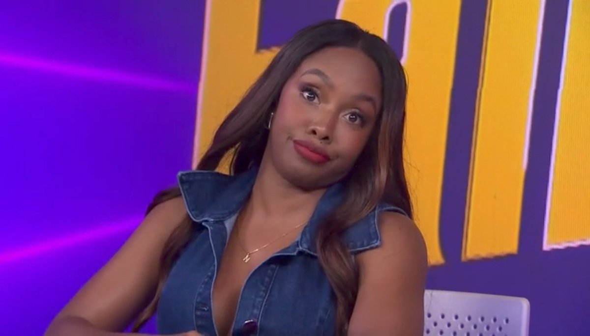 Vamos a hablar de como yina no solo trató mal a una invitada, como lo es Karen si no que también se metió con neider cuando solo unos días atrás le dijeron que con las familias no se deben meter? Osea, la sanción pa cuando?
#LaCasaDeLosFamososCol2
#LaCasaDeLosFamososCol