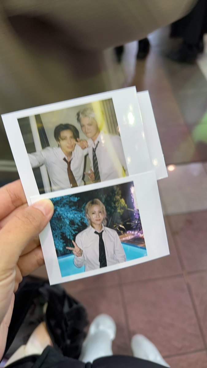 Mymelodear2's tweet photo. มางานรีลีสแบบงงๆ เพิ่งรู้ว่าจัดช่วงเดียวกะที่เราบินพอดี วันกลับไทยด้วย คนละเมืองด้วย ล่กสุด เริ่มต้นแบบงงๆ ไม่มีใครได้ eng นี่ก้องงๆไปกะเขา เขาเรียกคิวก็เดาๆเลข พยายามหาคนก่อนหน้า เพื่อเข้าตามเขา
#WHH_1st_WOLF 
#WOLFHOWLHARMONY #WHH https://t.co/l8qPHwj0dW
