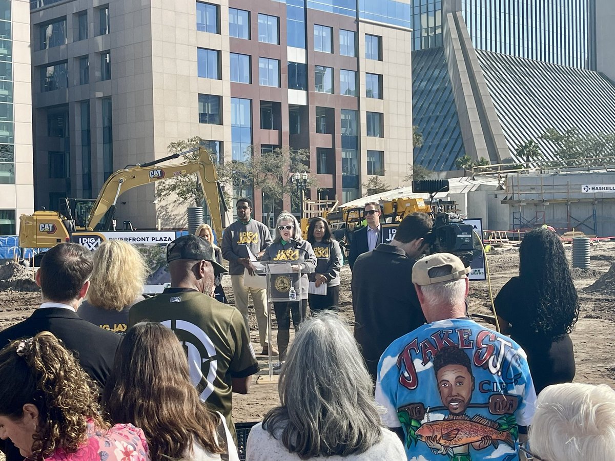 Tacachale's tweet photo. Couldn’t be prouder of this team. Today @CityofJax and @MayorDeegan launched the new #IDigJax site to keep Jaxsons in the loop on all the big and small public projects happening in the city. There’s a lot happening so stay in the loop at https://t.co/KTc78tgCnZ! https://t.co/gDOQ2jUrtn
