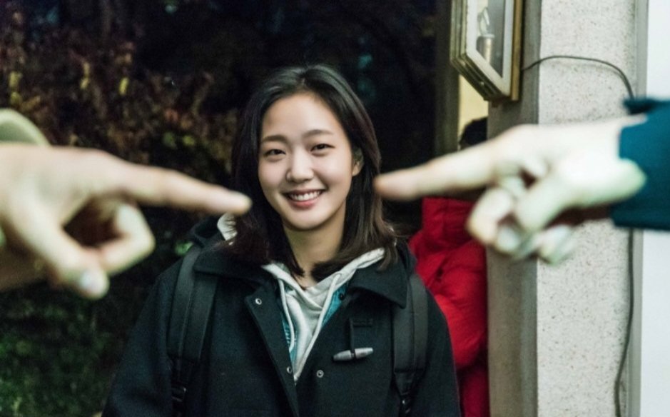 Keymong368774's tweet image. Behind Cut.26

두 검지 사이에 들어가 있는 김고은.
왼쪽 손은 김신, 오른쪽 손은 저승이.

강릉 영진해변을 메밀꽃밭으로 만든 ‘연인’. #도깨비