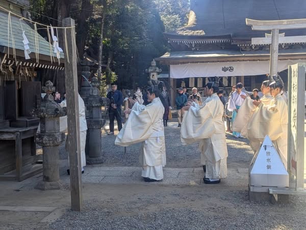 imamura0321's tweet photo. ⛩️令和7年 #鹿島神宮 紀元祭⛩️
本日、午前10時より #鹿島神宮 紀元祭 が��行されました。
厳かな空気の中、ピンと張りつめた緊張感が漂いつつも、どこか優しく包み込まれるような安心感も感じられる神事でした✨

長い歴史に裏打ちされたその重みと、日本の伝統の尊さを改めて実感しました。

#紀元祭 #伝統文化 #日本の歴史 #厳かなひととき #鹿島神宮の四季