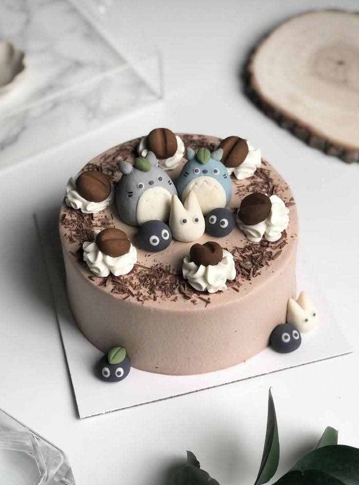 dendrotect's tweet image. “ selamat ulang tahun, @haravatscribe. terima kasih sudah lahir di dunia dan menjadi manusia paling sabar ─ hmph ─ saat menghadapiku. ” membawa dua kue di hadapannya, “ selain kita akan menghabiskan waktu bertiga, aku dan aishah membuat kue untukmu. ”