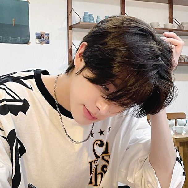 understdnd's tweet image. ─

Kanvas baru yang menanti sentuhan warna dari langkah dan senyummu. Apa pun yang menanti di depan, semoga setiap detik yang kau jalani membawa kebahagiaan kecil yang diam-diam menyapa. Semesta akan selalu merangkulmu dalam diam. Untukmu, bungah yang selalu kunanti, Rana.