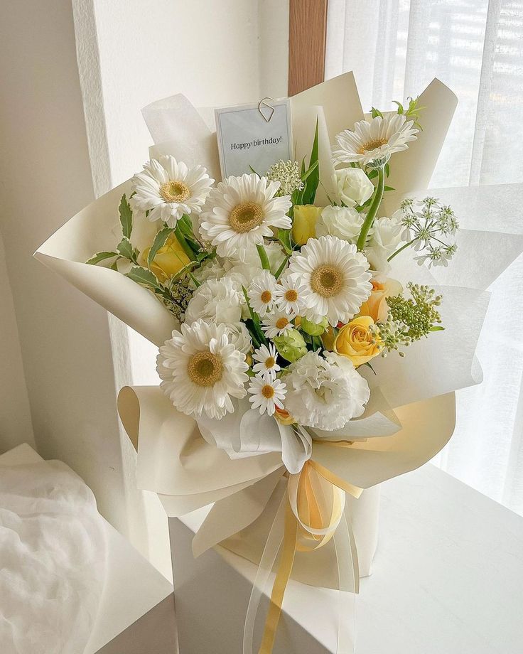 understdnd's tweet image. ─

Kanvas baru yang menanti sentuhan warna dari langkah dan senyummu. Apa pun yang menanti di depan, semoga setiap detik yang kau jalani membawa kebahagiaan kecil yang diam-diam menyapa. Semesta akan selalu merangkulmu dalam diam. Untukmu, bungah yang selalu kunanti, Rana.