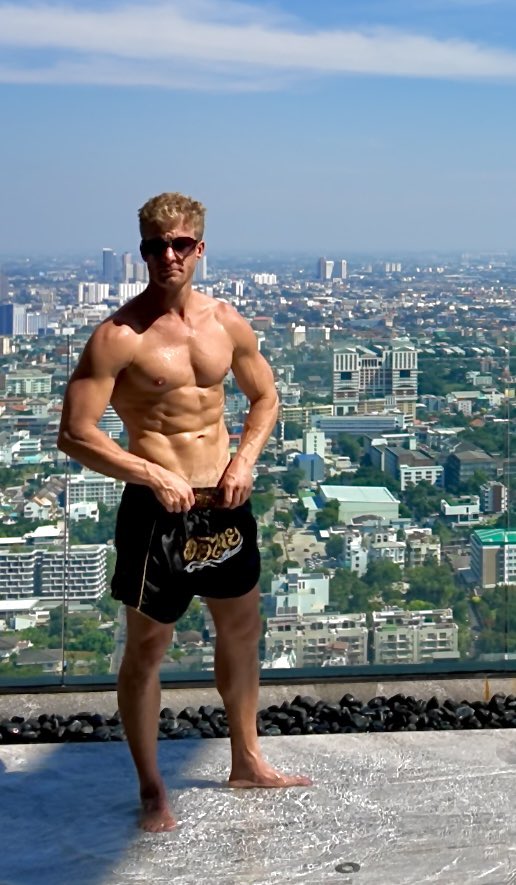 Blond Aryan King tweet media