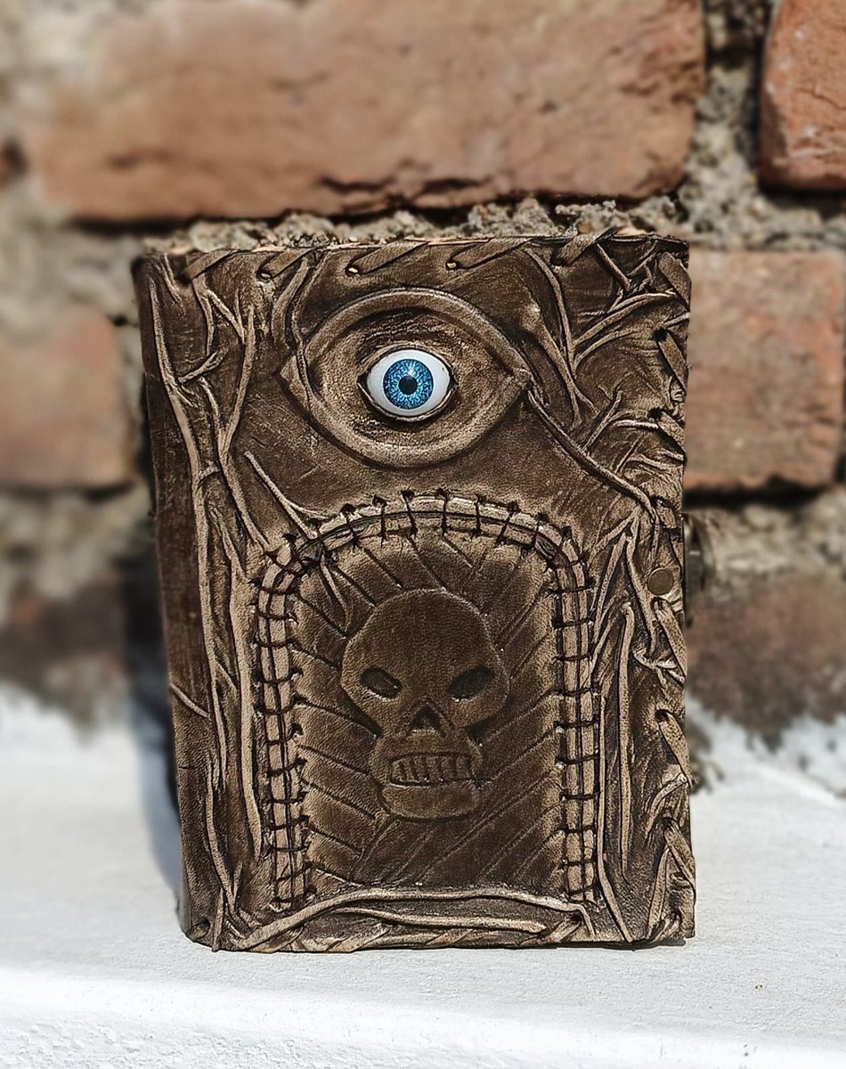 coniferhandmade's tweet photo. Step into a world of history and craftsmanship with our handcrafted medieval leather journals! Designed for lovers of vintage aesthetics, these journals feature genuine leather covers, intricate embossing, and rustic handmade paper!! https://t.co/usq5I15Nga