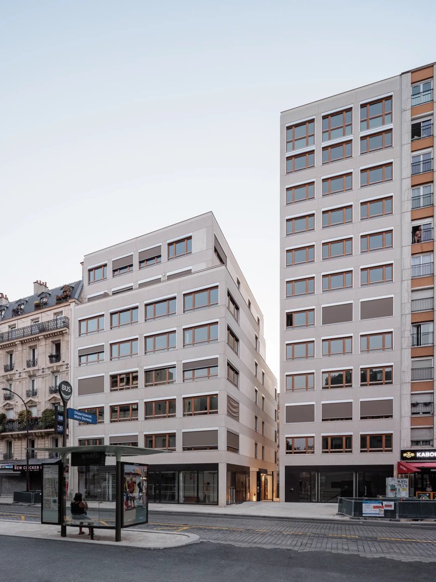 MarcodeCarro's tweet photo. @ParisEveil Votre post est très populiste avec des photos en cours de chantier. Ici le rendu final qui fait la couture entre une tour des années 70 et un bâtiment Haussmannien. 
Le projet réussit à créer du logement avec deux orientations permettant de loger plus et mieux ! https://t.co/s6WIvBLEOG