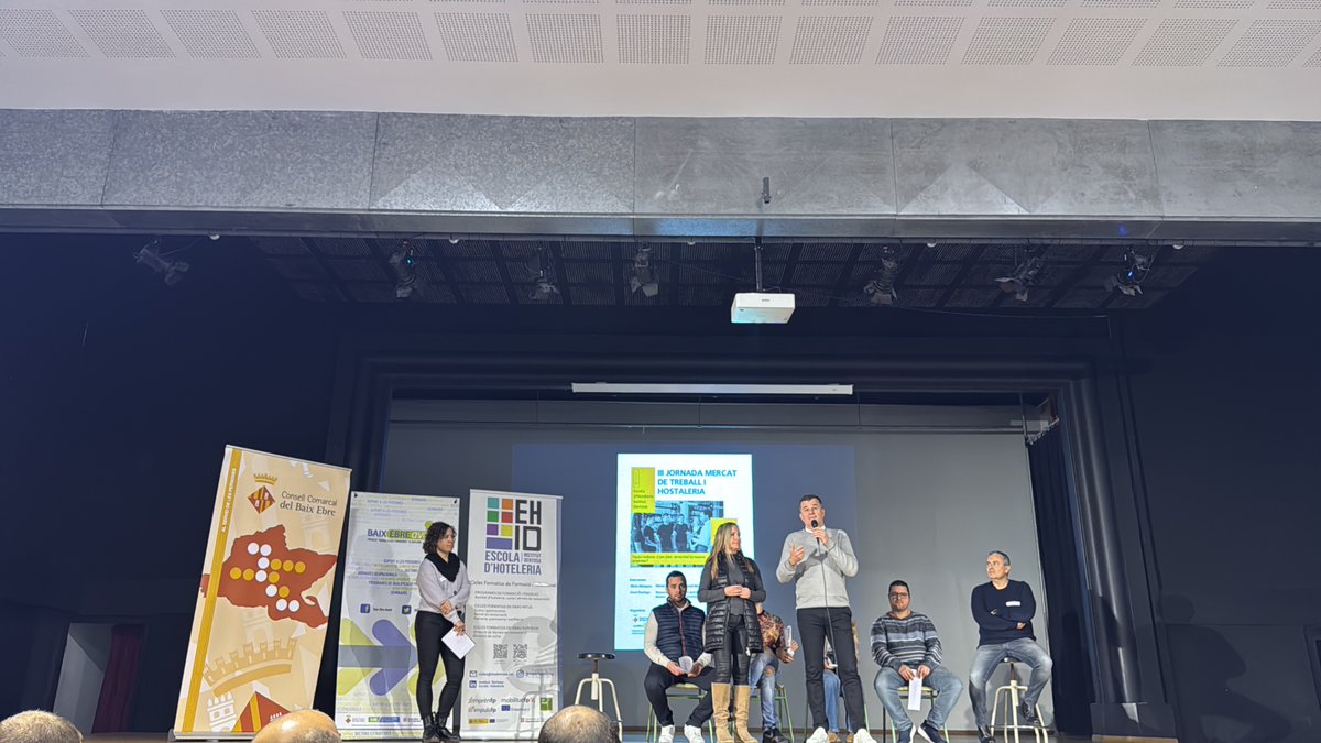 Ara mateix a la Taula rodona “Com fem atractiva la nostra empresa?” en el marc de la III Jornada mercat de treball i hostaleria. 
Gràcies <a href="/baixebreavant/">Baix Ebre Avant</a> <a href="/CCBaixEbre/">Consell Comarcal del Baix Ebre</a> <a href="/insdertosa/">Institut Dertosa</a> i a tothom que ho ha fet possible.