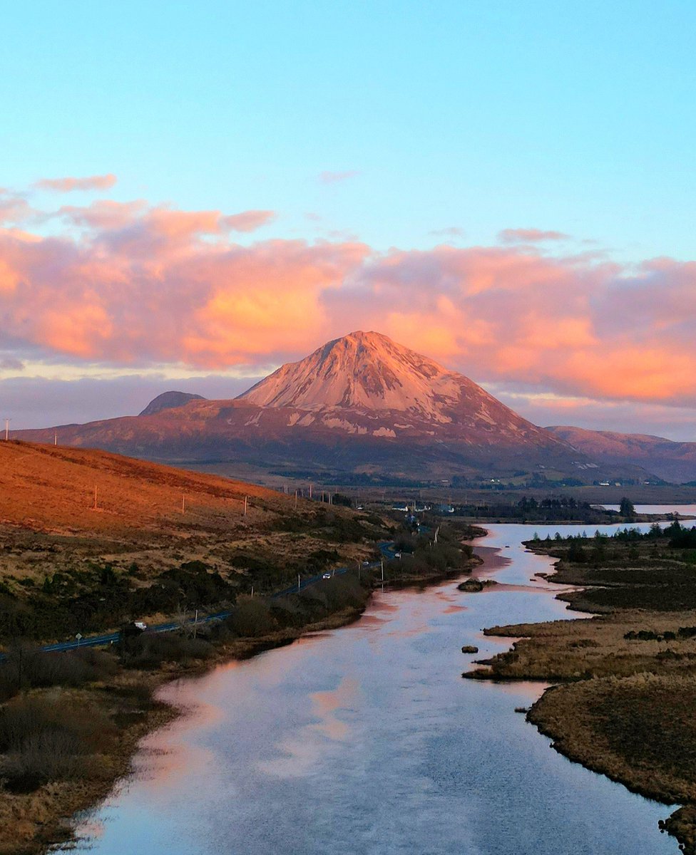 Beautiful Mount Errigal.

📌 Donegal, Ireland