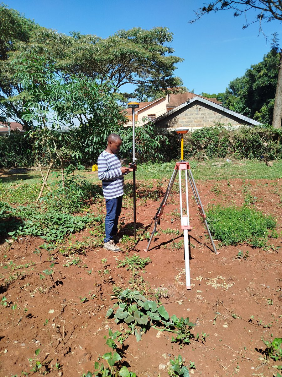 Precision in every point! Conducting topographic mapping with GNSS technology to capture the terrain with accuracy. #LandSurveying 
#GNSS 
#TopographicMapping